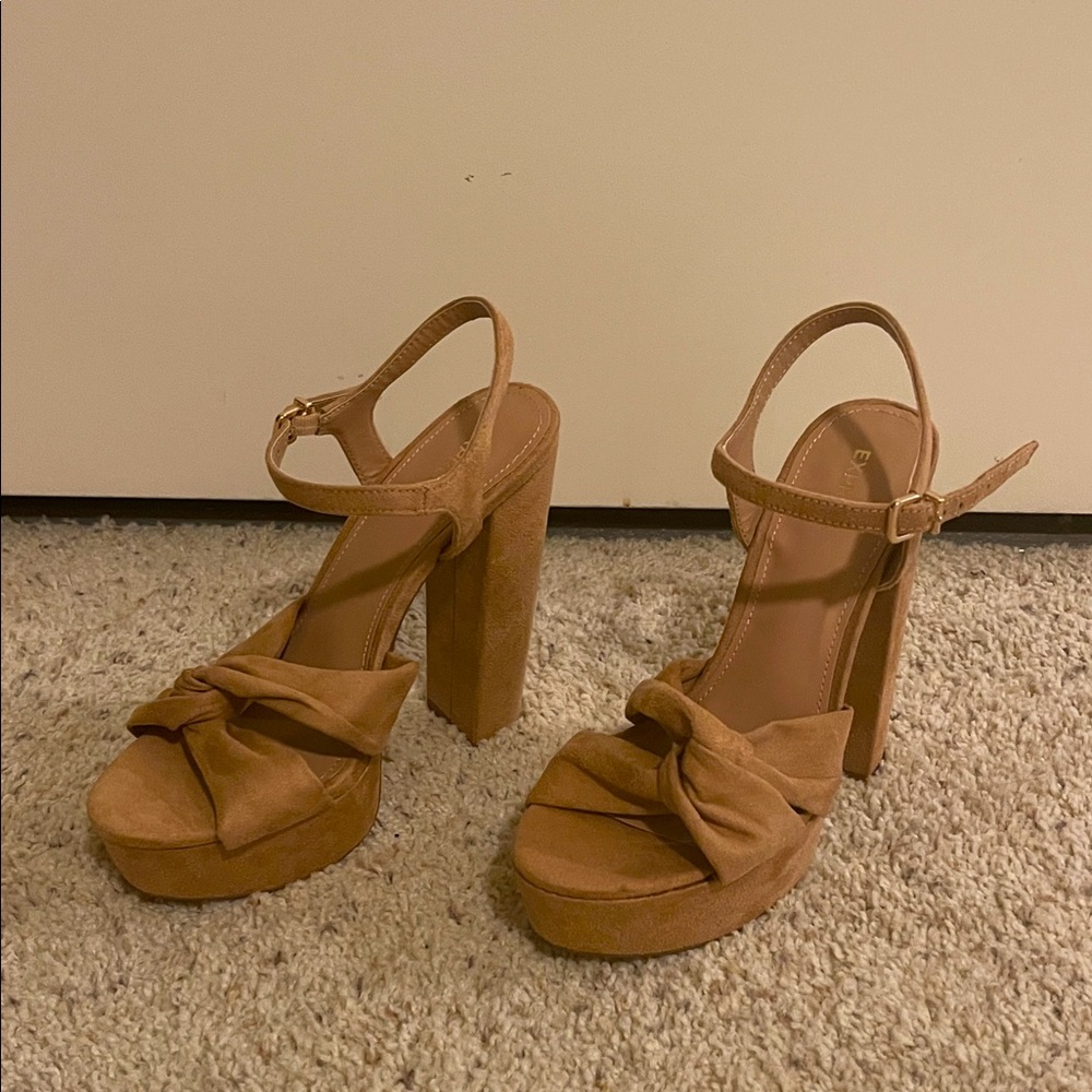 Express tan camel platform sandals size 7